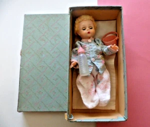 BABY VINYL ALEXANDER-KINS LITTLE GENIUS VINYL BABY W CARACUL WIG & ITEMS BOX - Picture 1 of 11