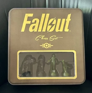 Fallout Chess Set USAopoly Atompunk Retrofuturistic Holographic Pip-Boy Gamestop - Picture 1 of 16