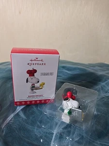 2017 Hallmark Andenken Ornament Spotlight auf Snoopy Baker Snoopy #20 - Bild 1 von 14