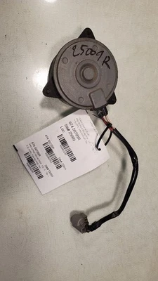 Passenger Radiator Fan Motor 2016 TOYOTA SIENNA - Image 1 of 4