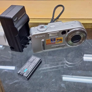 Sony Cyber-shot DSC-P9 4 MP Used Compact Digital Camera - Picture 1 of 5