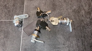 3 Spielautomaten Schlösser universell einsetzbar mit je 2 Schlüsseln gebraucht - Bild 1 von 2