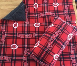 Cincinnati Reds MLB Thermal Stadium Throw Blanket 4ft x4ft With Pillow. Handmade - Picture 1 of 5
