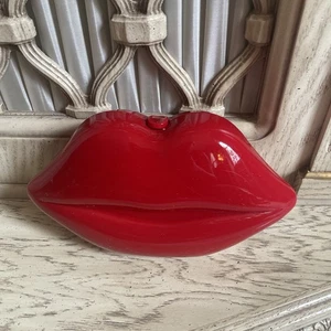Red Clutch/Crossbody Hot LIPS Women’s Bag Chain Strap/ Fun Novelty Lips Purse - Picture 1 of 7