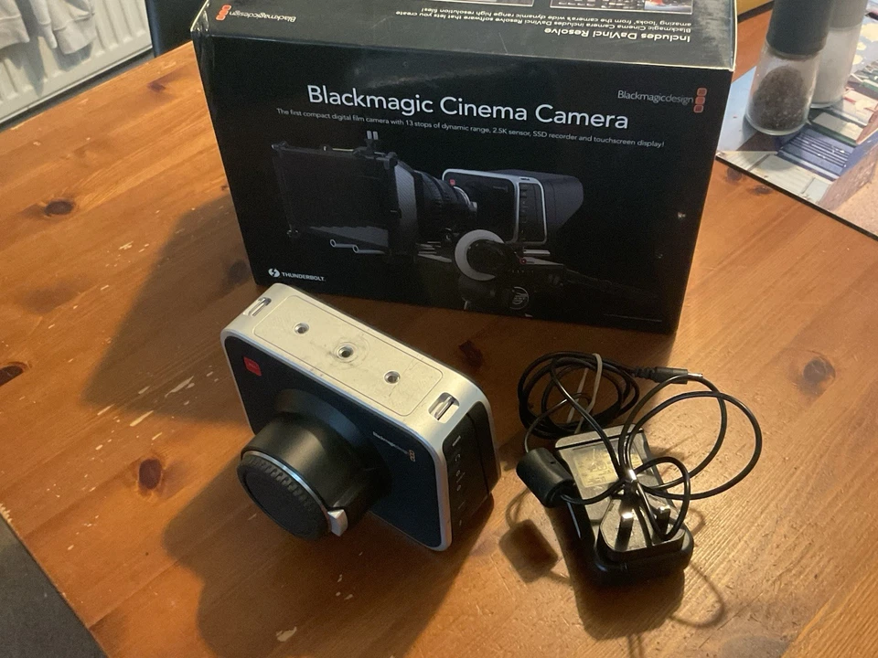Blackmagic Cinema Camera 2.5k EF Mount and 480gb SSD Card & original box - Image 1 of 4