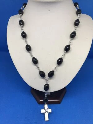 COLLANA IN ARGENTO UNISEX E PARTICOLARE CROCE CON PIETRE DI SINTESI SFACCETTATE - Immagine 1 di 4