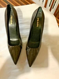 NEU Prada braune spitz zulaufende Leder-Pumps - 10-10,5 - Bild 1 von 5