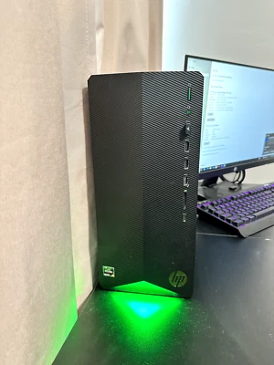 Computadora de escritorio para juegos HP Pavilion TG01-1xxx AMD Ryzen 3 8 GB Foto 1 de 4