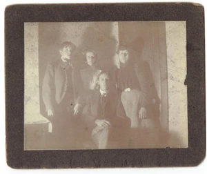 Antique *Original* 4 7/8"W x 3 3/4"H Photograph on Card - Imagen 1 de 2