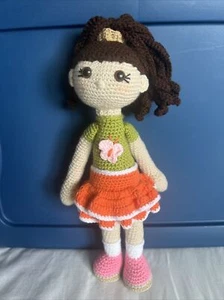 Handgestrickte bunte und Stoffpuppe. Häkelspielzeug für Kinder. A3 - Bild 1 von 6