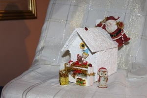 SANTA PUTZ HAUS GROSS - FRÜHLINGSHAUS DEKORIERT FÜR WEIHNACHTEN ZWEI IN EINEM WHOW!! - Bild 1 von 24