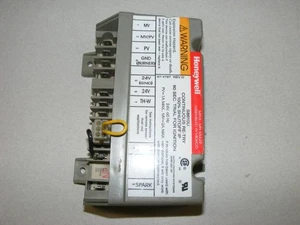 Honeywell S8610U Ignition Control (zz6) - Picture 1 of 5