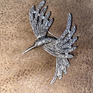 VINTAGE Marcasite Open Wings Hummingbird Brooch Pin - Picture 1 of 5