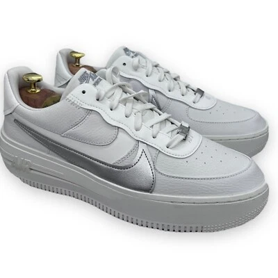 Nike Zapatos Mujer 12 Blanco Air Force 1 Plataforma Parte Superior Baja DJ9946 Swoosh Plateado Foto 1 de 4