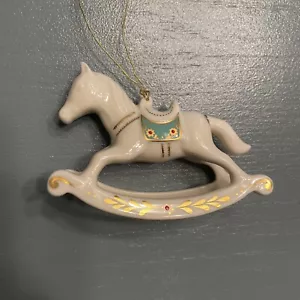 Adorno de Caballo Rockero Colección Guardamonos de Navidad Hecho en EE. UU. De Colección 1990 - Imagen 1 de 4