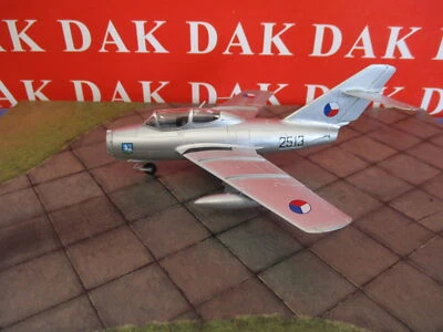 1/72 Modellino Aereo Aircraft Mig-15 UTI Czechoslovakia Air Force by Easy Model - Immagine 1 di 4