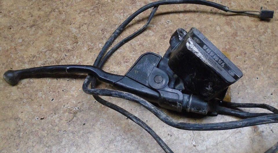 Yamaha Venture XVZ1300 XVZ 1300 1987 palanca de freno delantero cilindro maestro derecho 87 Foto 1 de 3