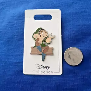 2022 Disney Parks Hunchback Of Notre Dame Quasimodo Holding Bird Pin OE - Picture 1 of 2
