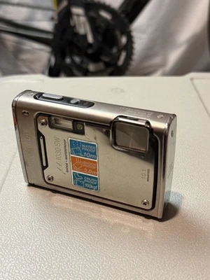 Cámara impermeable Olympus Stylus 1030 SW 10MP plateada SIN PROBAR COMO ESTÁ sin batería Foto 1 de 4