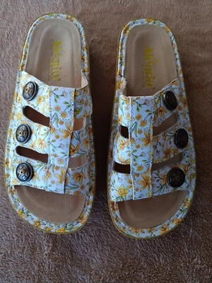 Alegria By PG Lite 女式花卉皮革懒人凉鞋 36 码 — 第 1/4 张图片