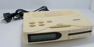 VINTAGE SANYO RM6022 Alarm FM/AM Clock Radio - Picture 1 of 7