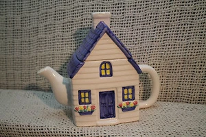 ceramic FIGURAL HOUSE COTTAGE TEAPOT BLUE WHITE FLOWER WINDOW BOXES HOME TOWNE  - Picture 1 of 5