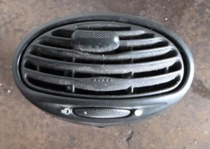Ford Focus LR 02-04 Dashboard Air Vent - Picture 1 of 3