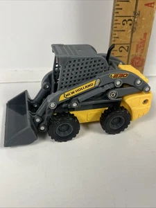 ERTL 1/32 New Holland L230 Skid Steer - Picture 1 of 6
