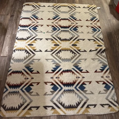 Pendleton White Sands Southwest Sherpa Fleece Throw Blanket Cream Blue Red 50x70 - Image 1 of 4
