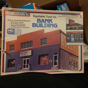 Life-Like HO-Gauge Equitable Trust Bank Building - Picture 1 of 1