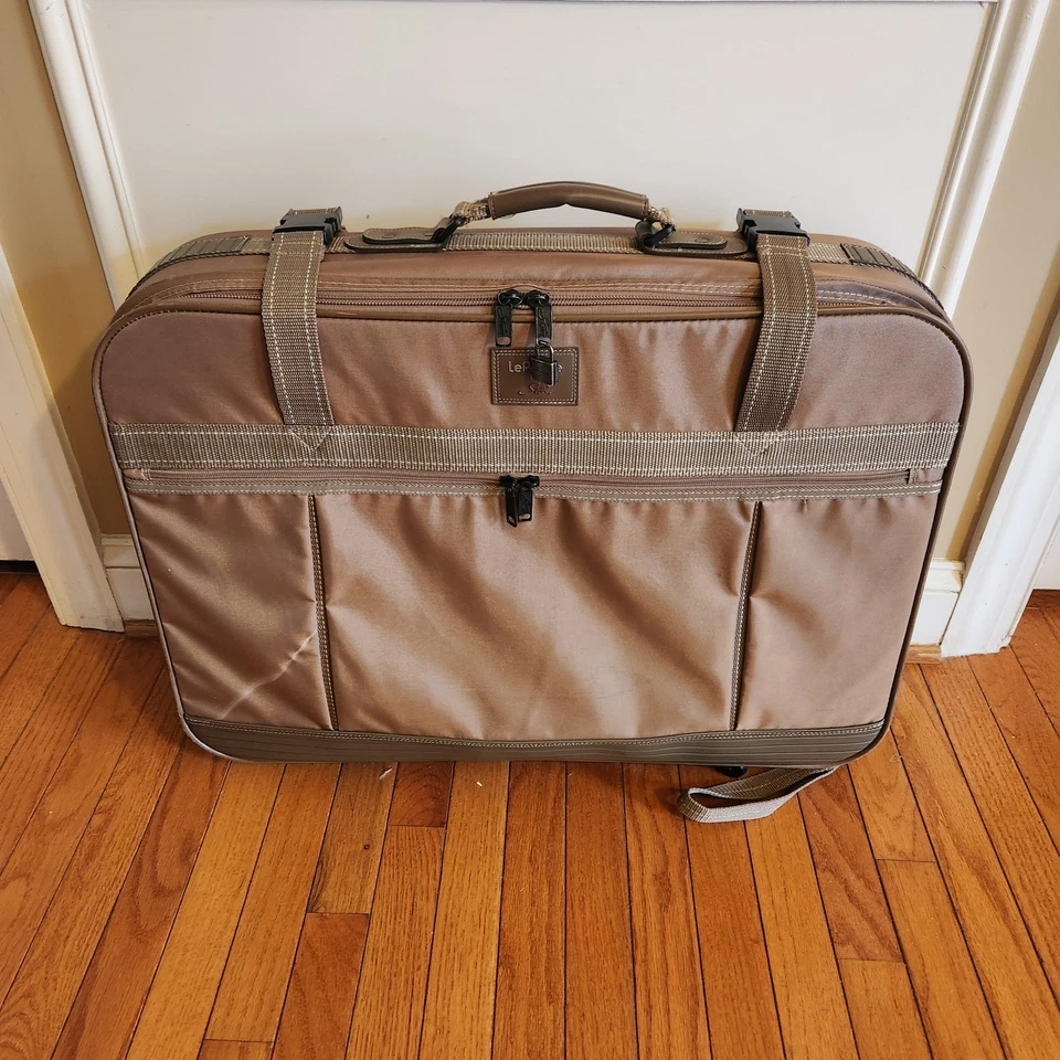 Maleta expandible vintage Le Pointe by Skyway 26" lados suaves  Foto 1 de 4