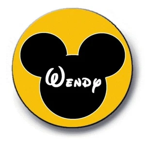 Orecchie di topo ispirate Disney personalizzate 2,25" spilla pulsante posteriore - Foto 1 di 2