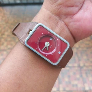 RARE LIP "Fridge" Red Burgundy Roger Tallon Design Quartz Swiss Vintage Watch - Picture 1 of 8