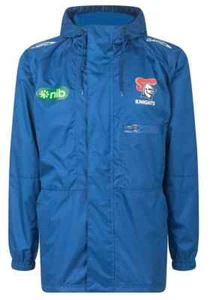 Newcastle Knights 2023 NRL Mens Wet Weather Jacket Sizes S-7XL BNWT - Picture 1 of 2