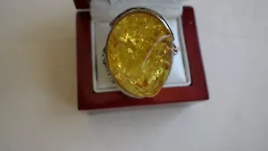 Bellissimo anello in pietra gialla con disegno a foglia sul lato misura da 9,5 a 10,0 - Foto 1 di 8
