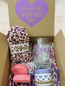 Valentinstag Geschenkbox l Geschenk für Sie l personalisiertes Weinglas - Bild 1 von 6