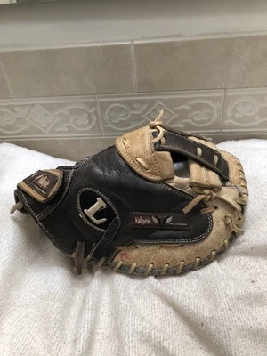 Louisville Valkyrie Women’s Loose Fit 33.5” Softball Catchers Mitt Right Throw - Imagem 1 de 4