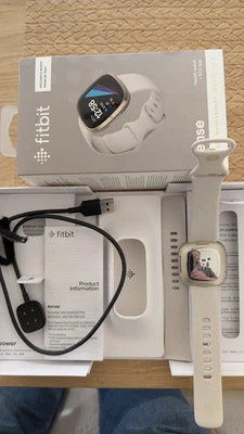 Fitbit Sense Aktivitäts-Tracker - Mondweiß/Edelstahl Softgold - Bild 1 von 3