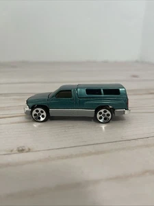 Camioneta Dodge Ram 1500 1994 Hot Wheels con cabina verde suelta 1:64 - Imagen 1 de 6