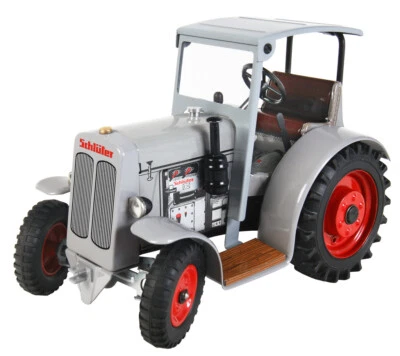 SCHLÜTER DS 25 with roof Tractor - MADE IN CZECH REP. - Image 1 of 2