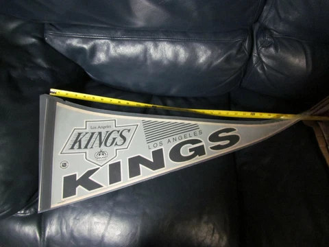 VINTAGE LOS ANGELES KINGS PENNANT by WINCRAFT NHL Cover