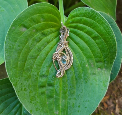 Colgante de aguamarina envuelto en alambre de plata en cadena de plata de ley Foto 1 de 2