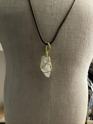 Colgante de piedra envuelta en alambre más pequeño de citrino, collar de cristal Foto 1 de 4