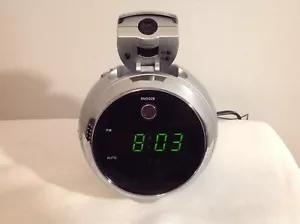 Jensen JCR-222 AM/FM 120° Projection Digital Alarm Clock Radio - Picture 1 of 9