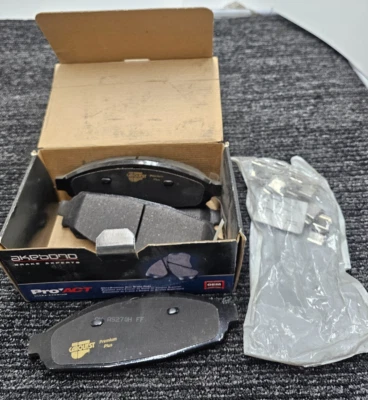 Akebono/Carquest ACT931 ProACT Front Disc Brake Pad For Ford Crown Victoria - Image 1 of 4