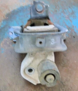 Toyota Echo 99-05 Right Engine Mount - Picture 1 of 2