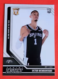 CARTA ROOKIE VICTOR WEMBANYAMA 2024 PANINI ISTANTANEO #1/11.440 ROOKIE OF YEAR SPURS - Foto 1 di 2