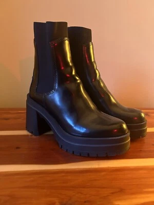 Botas Chelsea femininas Aldo tamanho 7 pretas robustas no tornozelo salto alto - Imagem 1 de 4