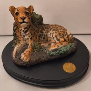 Statua scultura resina leopardo in via di estinzione Earth Home VGT base legno da collezione - Foto 1 di 15
