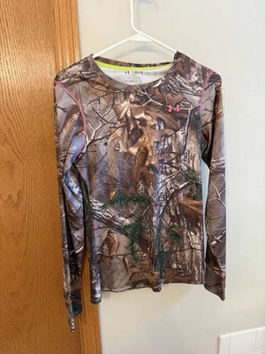 Women’s Medium Under Armour/Real Tree Camouflage Hunting Long Sleeve Shirt - Image 1 of 3